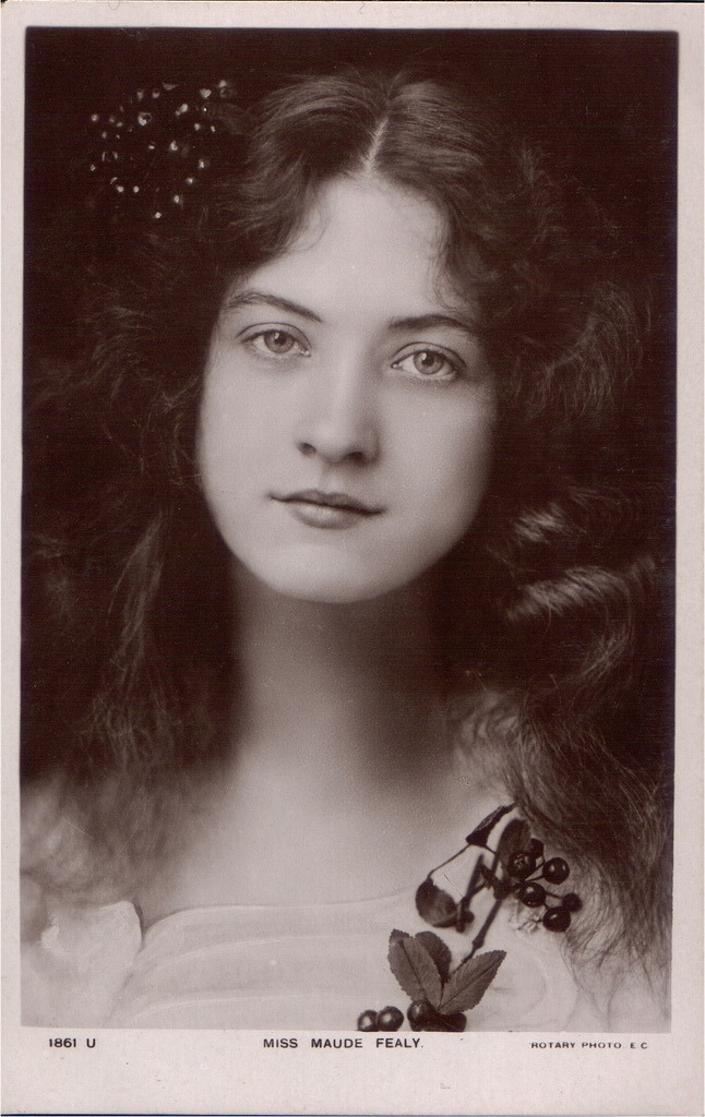 lovelybluepony:  sophiejade:  my-ear-trumpet:  edwardianera:  Miss Maude Fealy. 