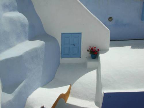 handa: Blue Door with Geranium - Andreas Neumann, door, blue door, santorini uploaded by fuzzy blue 