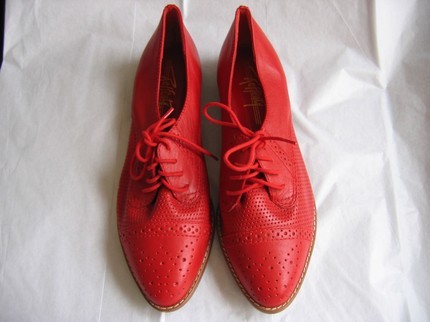 coldandpale:  LOOK AT THESE LOVELY SHOES I GOT!!!   STOP GETTING NICE CLOTHES I’M SO JEALOUSSSSSSS wowoowowowow