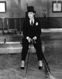 (via fuckyeahbusterkeaton)