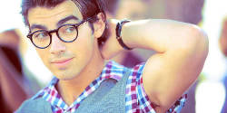 lovejonas:  joejonasspam:  jonas-dreamer: