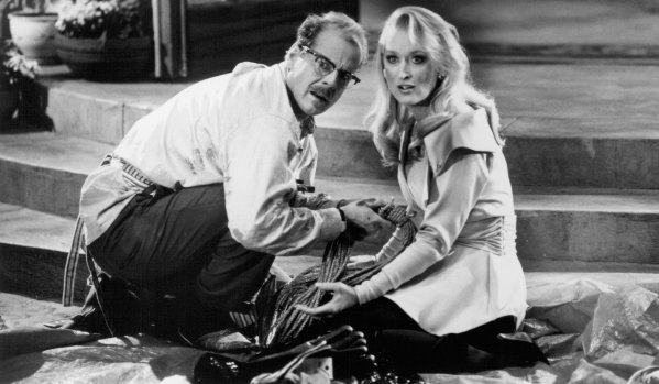 heartlesshippie:  deceptivecadence:  jaiskyy:  Death Becomes Her (1992)  I love this