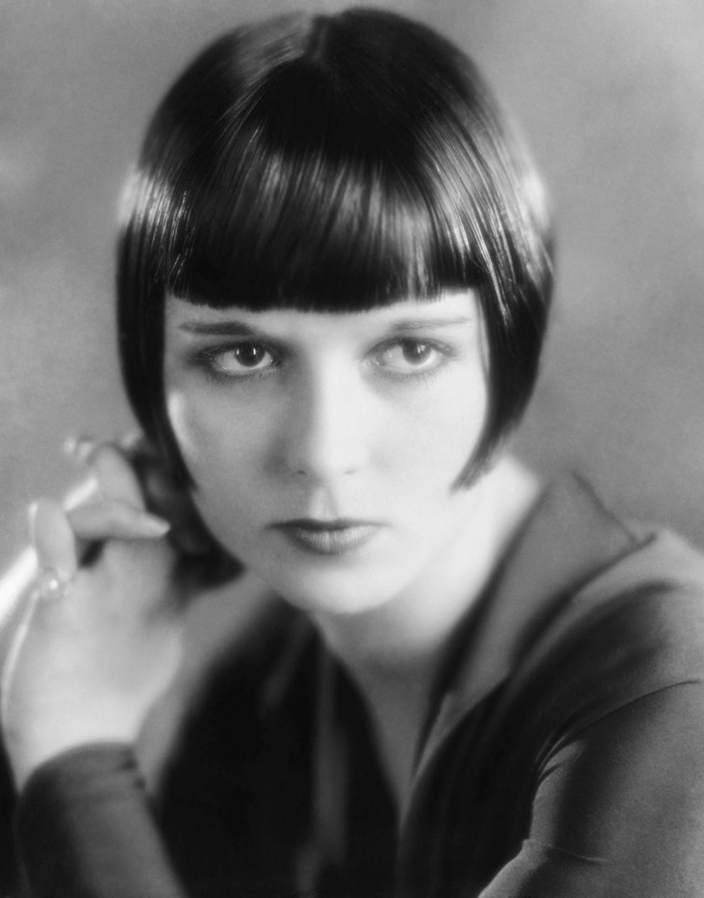 fromsecondstory:  ella i belive this is you reincarnated Louise Brooks    Indeed!