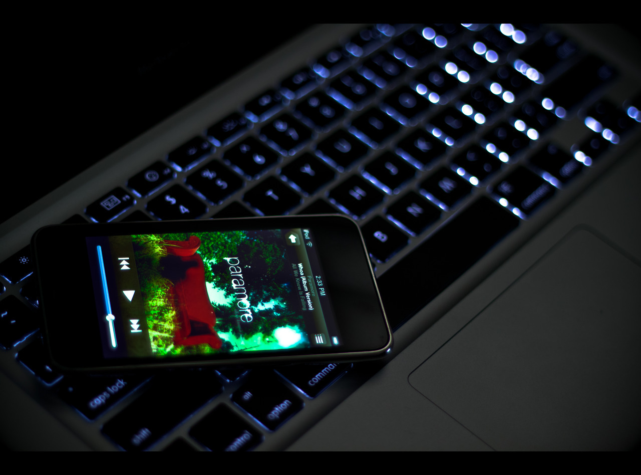 fuckyeahphotography:  prompt six.has love become materialistic ? http://dyfzx.tumblr.com/http://www.flickr.com/photos/robchado/