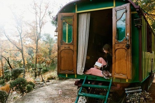 igotosleeptodream:  grayskymorning:  anamericanmouth: vilhe: (via julieteis)  