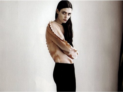 (via pinpricks) she looks like Ana!
