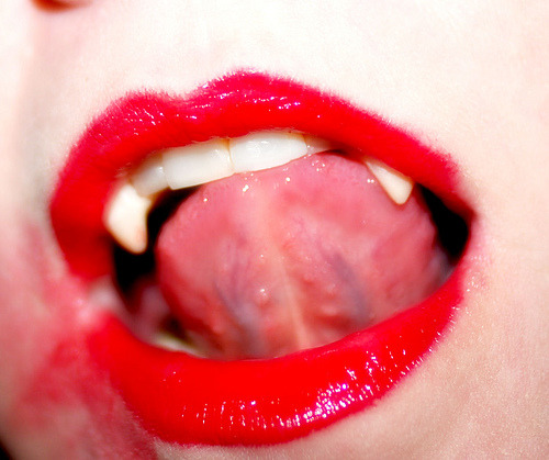 weirdthingsthatturnmeon:  Fang&hellip;