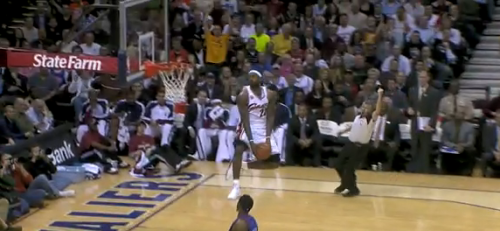 “ABOVE THE CLOUDS” alley-oop: (nbaoffseason:thegrandarchives) 