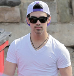 joejonasspam:  joejonascrotchshot:  haiiiiii