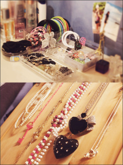 pinkstellar:  dancewithjay:  When in doubt, accessorize. 