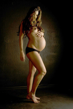 (via pregnantart, pregnantgirls)