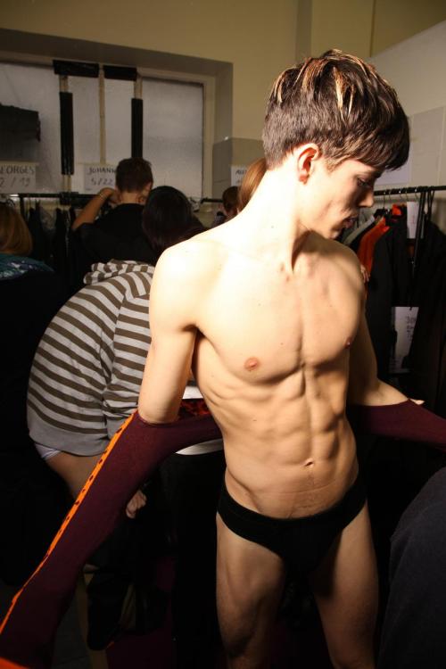 sexualisedsociety:  (via trying2impress, fuckyeahjeremyyoung)