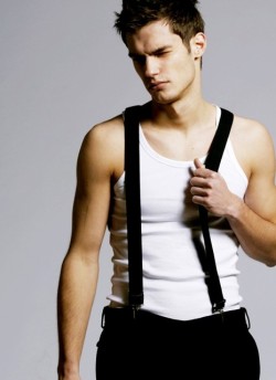 spunkyhunks:  bluenailpolish07:  (via playingdoctor)   Have I mentioned how much I love suspenders!