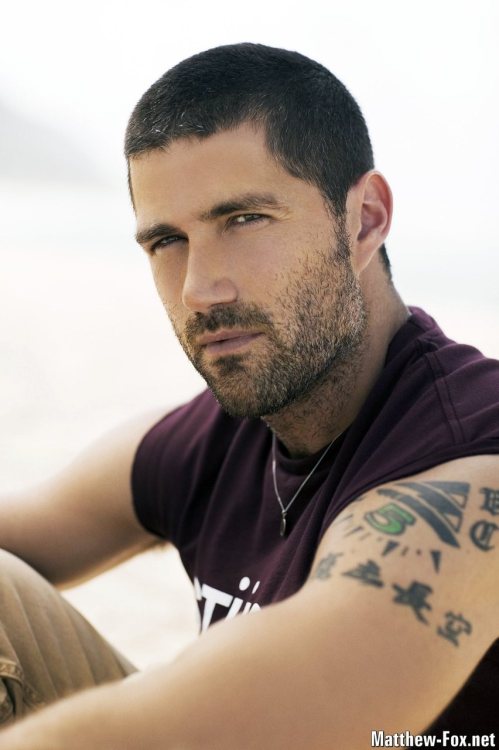 scrambledbits:  -benjaminlinus-:  unattractive? no. sexy? yes.  TEAM JACK 4EVA 