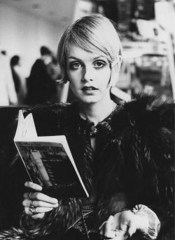 itsamystery:  letusreadandletusdance:  Twiggy