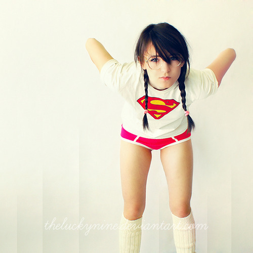 rebellgirls:  nerdygirllove:  wegetofftothis:  pinkoftheink:  jhella-ace:  SUPERGIRL! 