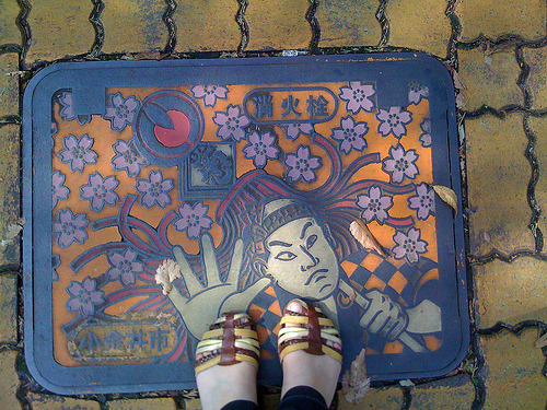 ofuji:tokori:miso0nok:sntkny:piyorisa:idol-hands:Japanese Manhole Covers(via firsttimeuser)