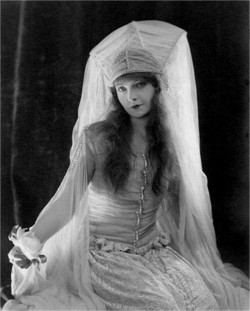    Lillian Gish    