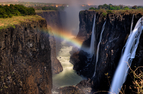 Victoria Falls at night (via BeechcraftMUC)