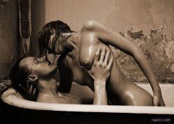 Oh my gosh the tub!! YES THE TUB!! MMMMMMM