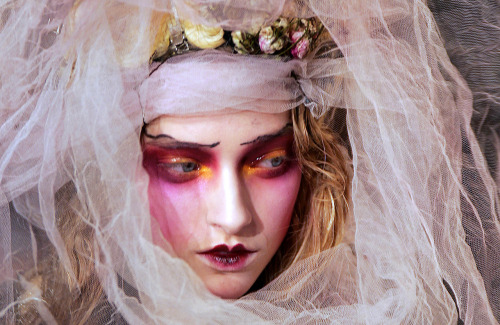 suicidaltendencies:  thingsgohazy:  hellandmilk-:blood-bank:queenofnoise  john galliano   