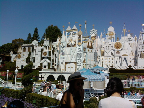 Just a few pictures that I took when we went to Disneyland. Jessica has more pictures I think. But we now have season passes to Disneyland so we can go many more times. This time that we went though every ride felt different. I don’t know if it