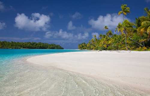 One Foot Island, Aitutaki, Cook Islands © Michael Anderson