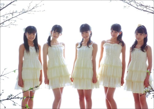 ojigi30do: bluephobos:  hideto:  wrigley:  真野恵里菜＋スマイレージ