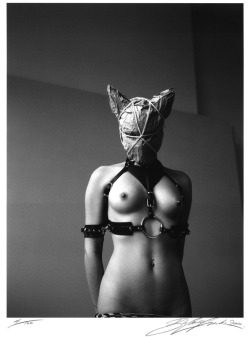 slikke:  claudegrant:  Sex Kitten, photo by Bob Carlos Clarke (2004) (via: bigfun:melisaki:)  