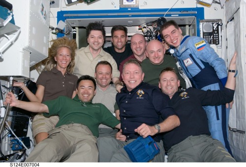 via spaceflight.nasa.gov STS-124 &amp; Expedition 17 crews, June 2008 featuring @ShuttleCDRKelly