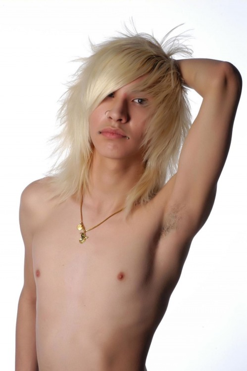 gayfetishgoth: longhaired cutie.(via blatino)