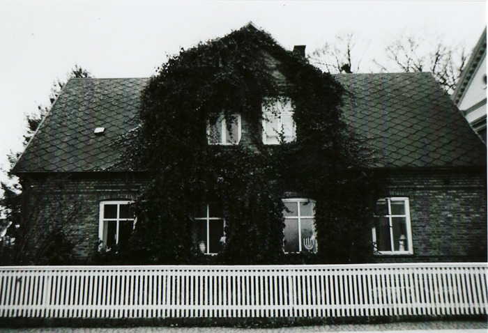 tiresome:baptise:allegra: (via hollowpoints, swampgirl) a house must see a death,