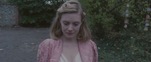 madamezucker:  hallofmirrors:  lovelybluepony:(via windsweptribbons)  (via fuckyeahromolagarai) 