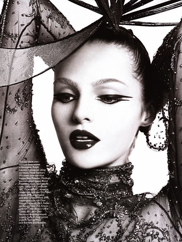 spinningbirdkick:  Lee Broomfield /  Vogue Russia January 2007. 