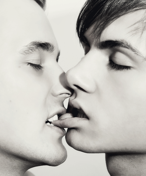 fuckyeahgaymen:  fuckyeahkissing:  fuckyeahhotnessx:  OMG.    (via fuckyeahhotnessx)