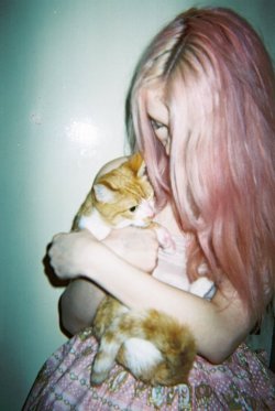 sore-thumbelina:  shes-dead:  me and my cat