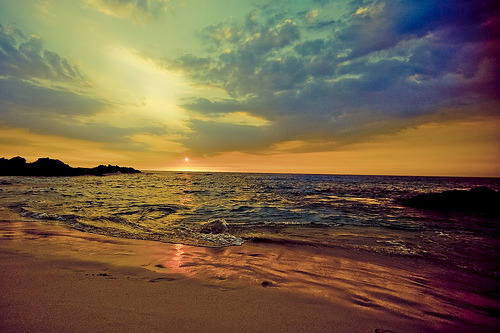 thevoicewithoutaface: kari-shma:  makalawena beach - lowlight primetime (via SARAΗ LEE)