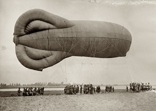 D.C. Army balloon, Washington, 1918 via: shorpy