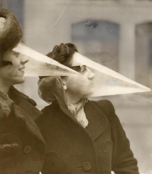 sneeuwstormbeschermer snowstorm mask, Montreal, Canada, 1939via: Nationaal Archief