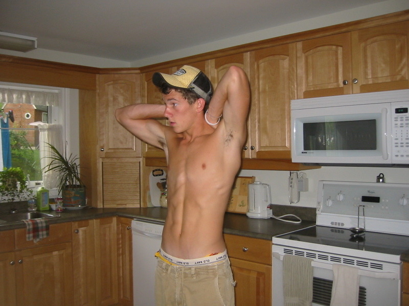 (via tomthumb21a, boysandbodyparts)