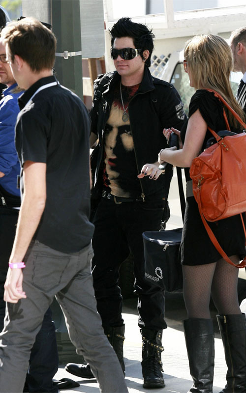 fuckyeahkradison:   (via fuckyeahglamberts)   WOW THIS SHIRT LOOKS FAMILIAR. OH,