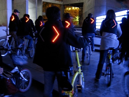 misoji: rdlf: Craftzine.com blog : Turn Signal Bike Jackets @utoki7 これなら夜RUNも安心