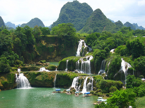 Detian Natural Waterfall in Guangxi, China © Life in AsiaNZ