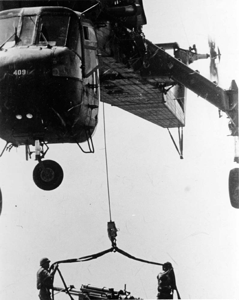 CH-54 Skyhook delivering 1st Cavalry Division&rsquo;s 155mm Howitzers, operation