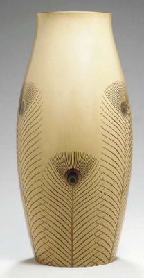 egon7272:  amare-habeo:   yama-bato: Lacquer Flower Vase  (20th century), with signature Shozan saku [Takano Shozan (1889-1976)]   