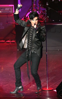 twistedsparkles:   (via fuckyeahglamberts)   BOOTS UNF.