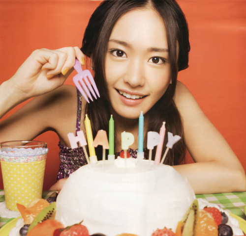 gkojax:  cajon:  形はこんなんだけど俺が作ったケーキは最高だぜ！？さあ！ maezono:  lemonjuice1223:  uragirl:  新垣結衣      (via ner