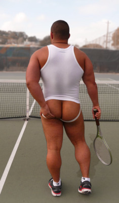 fuckyeahbearasia:  let’s play! shoot me some balls!! (via flavoursome) 