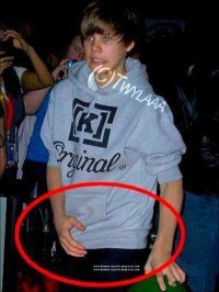 captainstevexxx:  acyclerace:  abusethesenses:  yusitstampham:  jennynd:  LOOOOOOL, found this on a facebook group titled “LOL! Justin Bieber trying to hide his lil Boner”  HAHAHAHHAHAHAHAHA!  he has a WHAT?   IT’S NOT HIS FAULT HE HAS A WIDE-SET