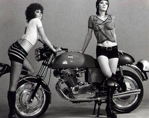 Edwige Fenech v/s Laverda SF 750 porn pictures